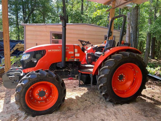 Factory Price M7060 Agricultural Tractor Bulk Sale Durable Farming Equipment Available - Image 2