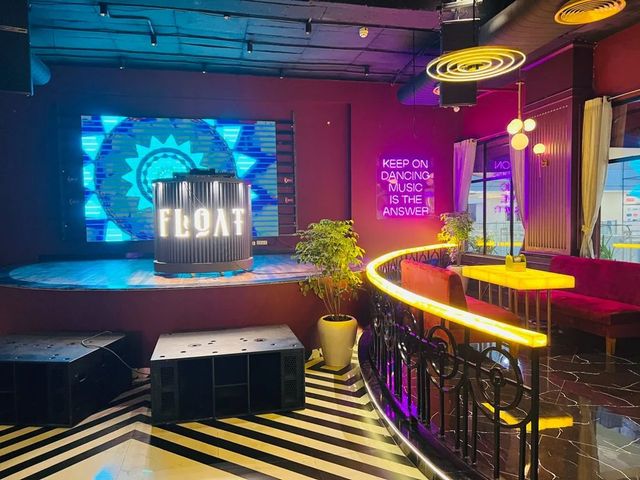 Pubs & Bars Interior Design from India - Freshdi