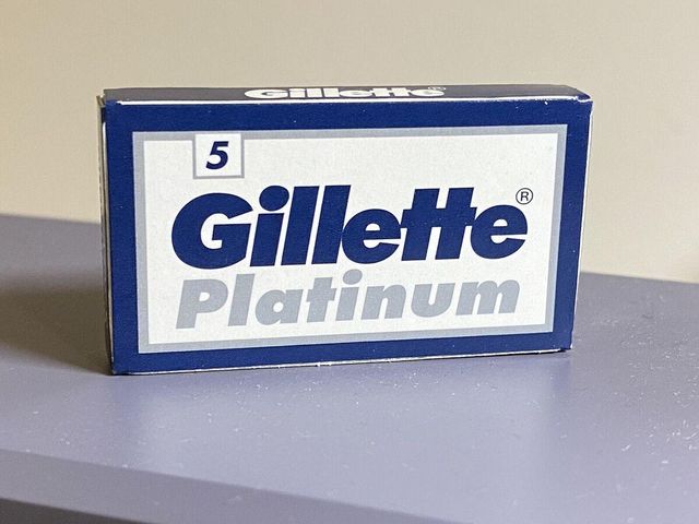 Gillette Double Edge Platinum Safety Razor Blades for Men, Pack of 50 Stainless Steel Refill Blades - Image 3