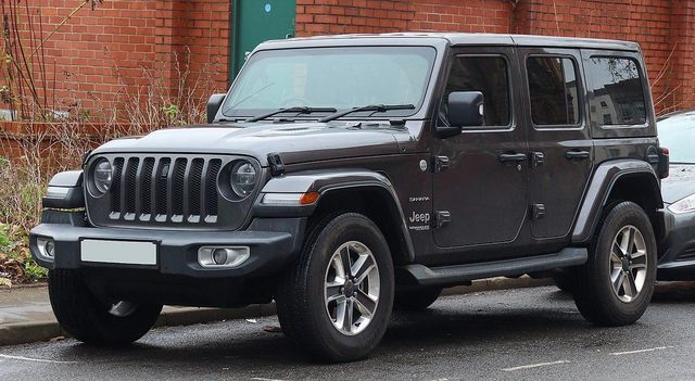 Jeep Wrangler off road king SUV featuring powerful engine advanced four wheel drive system durable exterior design high performance suspension perfect for rocky terrain mud driving and outdoor adventures - Image 4