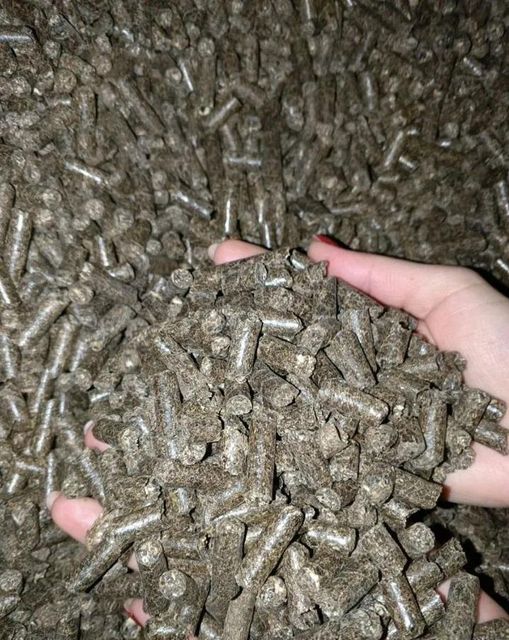 Sunflower meal Place of Origin Russia Quality crude protein 33.0 - - Image 1