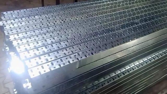 Wire Mesh Cable Tray Color Silver Thickness 2 mm Shape Rectangular Type Perforated Cable Tray Surface Finishing - Image 3