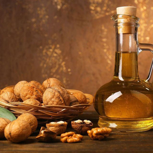 Wholesale Walnut Oil Pure Natural Cold Pressed Suitable for Cooking Beauty Products and Nutritional Applications - Image 4
