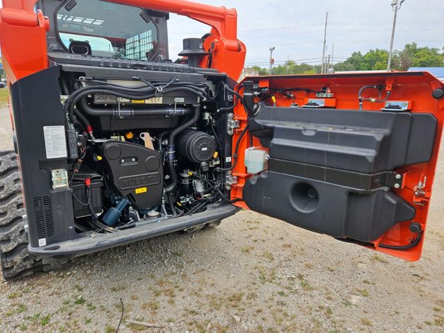 Kubota SVL75-3 Crawler Skid Steer Loader – Compact, Powerful, and Versatile Construction Equipment for Excavation, Loading, and Landscaping - Image 4