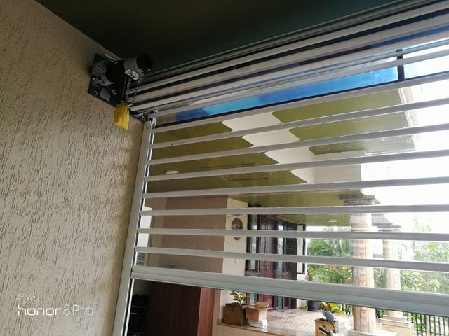PVC Automatic Polycarbonate Rolling Shutter, Height: 10 Feet Material PVC Height 10 Feet Control Components Remote Operating Option With - Image 2