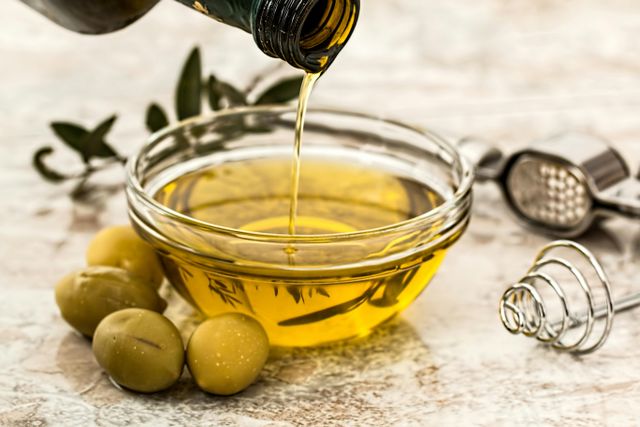 Edible Oils: Olive Oil, Sunflower Oil, Peanut Oil, Soybean Oil for Cooking, Coconut Oil, Used Cooking Oil  - Image 1