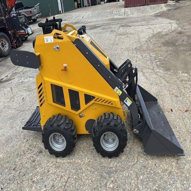 Wholesale Price HUAYEE Skid Steer Loader Reliable Multi Purpose Equipment For Excavation Loading And Site Preparation - Image 2