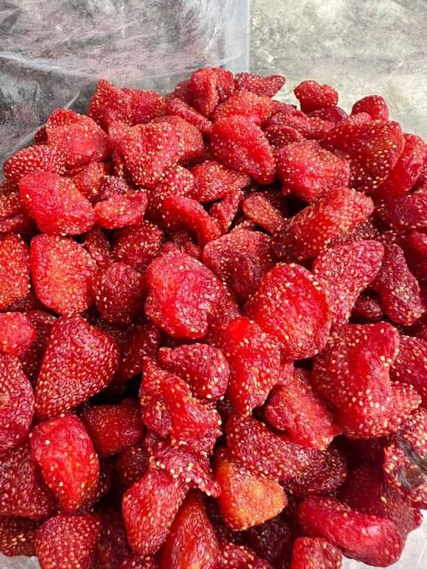 Soft Chewy Dried Strawberries Natural Fruit Snack Vietnam Wholesale Bulk Supply - Image 3