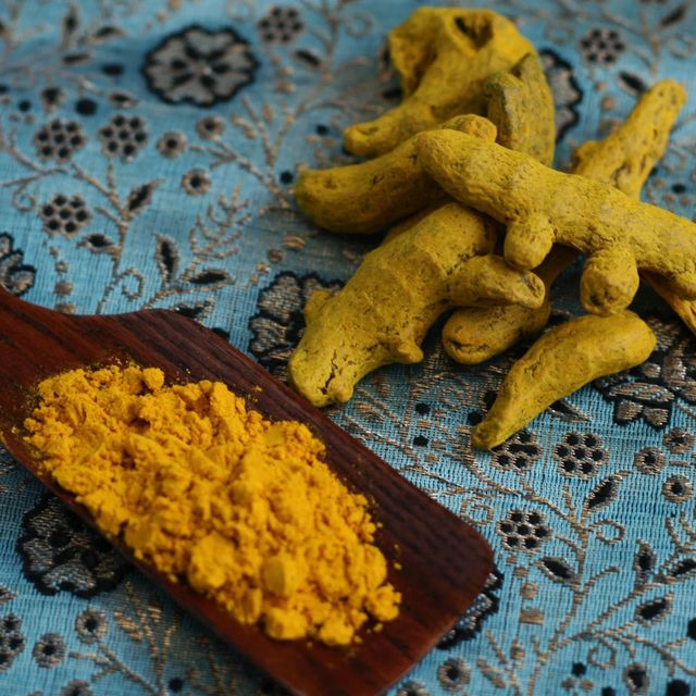 Whole Turmeric Roots With Strong Turmeric Essence Ideal For Food Processing And Health Supplement Applications - Image 3