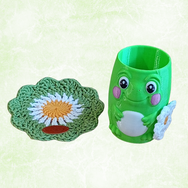Frog Shaped Desk Organizer with Handmade Crochet Flower & Mat – 3D Printed Pencil Holder & Cute Office Storage - Image 4