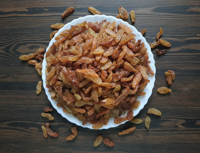 Long Golden Raisin - Image 1