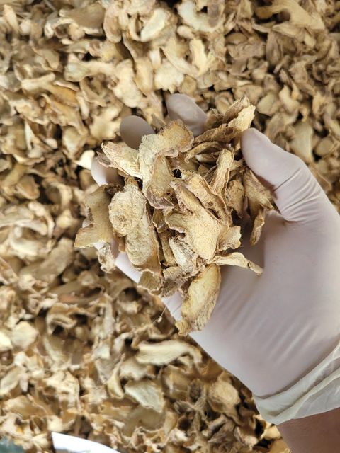 Dehydrated Ginger Slices Natural Flavor Bulk Supply for Food Processing Wholesale - Image 4