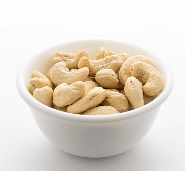 Ready to Ship in Bulk High Standard Raw Organic a Grade Premium Quality Dried Cashew Nuts Ready to Eat - Image 5