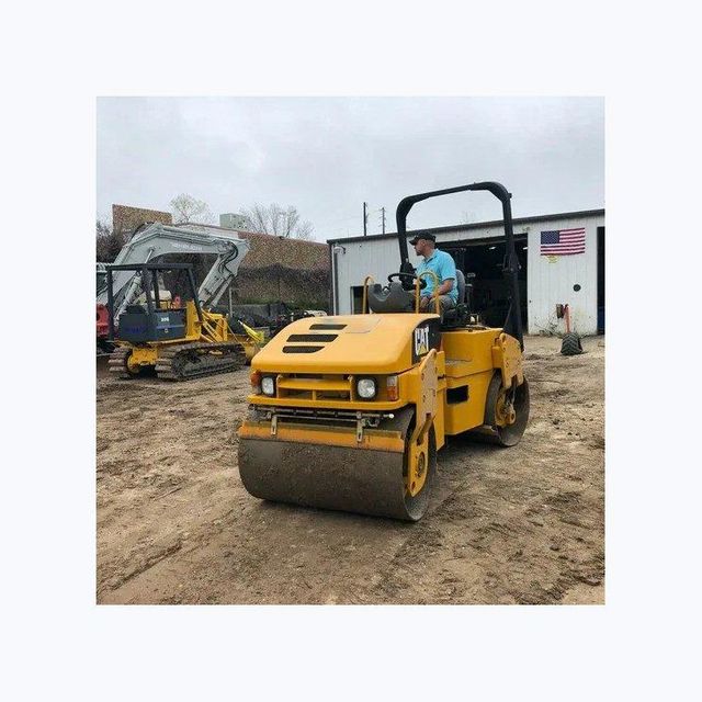 road roller compactor for construction projects high quality smooth drum machine with excellent compaction force suitable for highways roads parking lots and industrial sites - Image 2