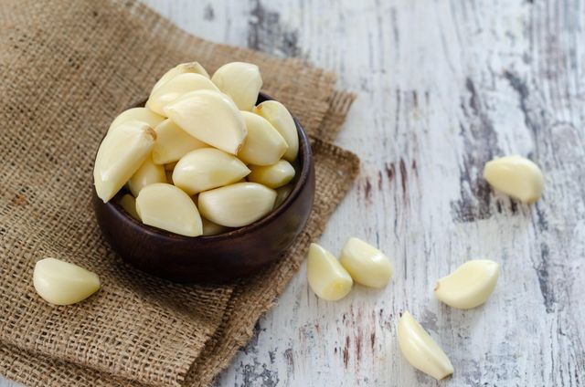 Natural Organic Peeled Garlic Powder Bulk Ready-to-Use 24 Months Shelf Life - Image 1