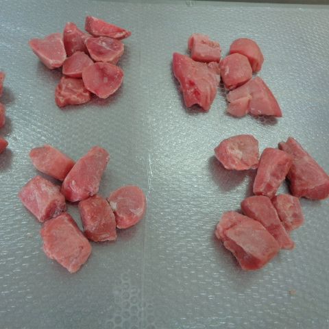 Factory price Frozen Tuna Loins/Saku/Cube/Steak The Yellowfin Tuna Fish CO treated all sizes HACCP BRC ISO - Image 4