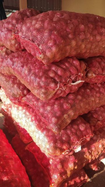 Red onions Organic Yes Texture Firm Color Red / White Foreign Matter Nil Flavor Strong Pungent Flavor Storage Performance Excellent - Image 3