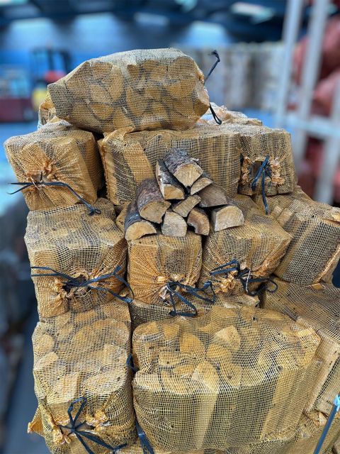 Alder firewood logs ready to burn providing smooth heat and minimal smoke perfect for home fireplace or outdoor use Buy today with Fast Delivery and reliable Wholesale supply - Image 3