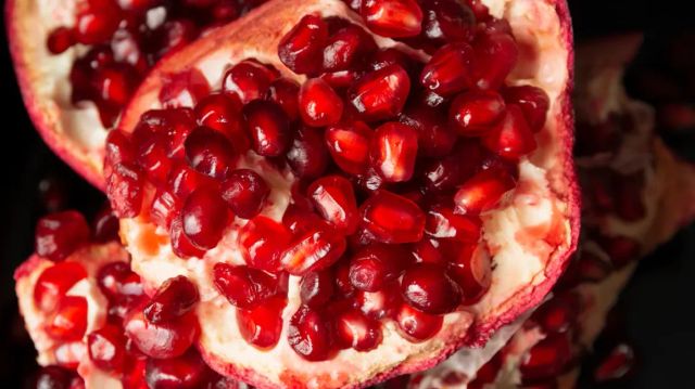 Oganic Fresh Pomegranates - Image 3