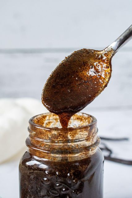 Vanilla Paste Form Liquid Weight (kg) 1 Packaging HDPE Bottle Texture Thick, Syrupy Place of Origin Indonesia Certification Phytosanitary, COO - Image 2