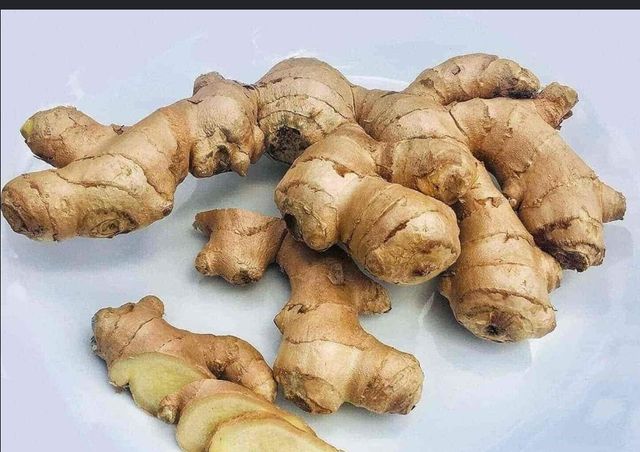 Whole ginger Form Ground Freshness Level Fresh Features Fair Trade, Organic, Without Additives, Without Colourants, Without Flavor Enhancers - Image 1