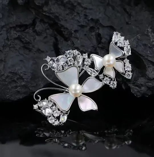 Elegant Shell Design Butterfly Shape Brooch Adorned with Natural Freshwater Pearls - Image 1