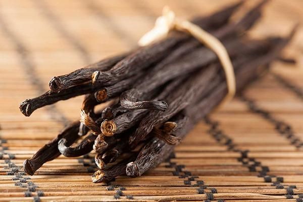 Natural Aromatic Vanilla Beans for Bakery Chains Beverage Producers and Industrial Ingredient Suppliers - Image 1