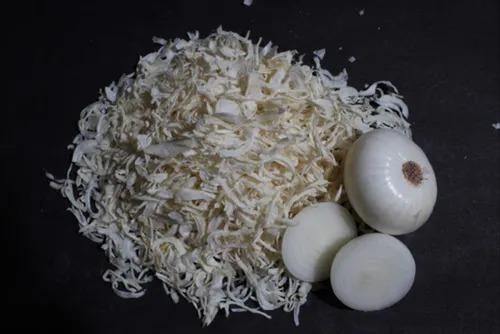 Export Grade White Onion Flakes Wholesale Supplier – 100% Pure Dehydrated White Onion Flakes for Food Industry, Restaurants, Spice Processing, Instant Foods, Marinades, and Seasoning Manufacturing with Reliable Packaging and Delivery - Image 4