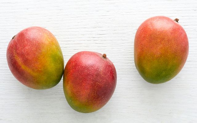 Farm Fresh Kent Mangos Delicious Tropical Harvest For Smoothies Desserts And Premium Fruit Markets - Image 3