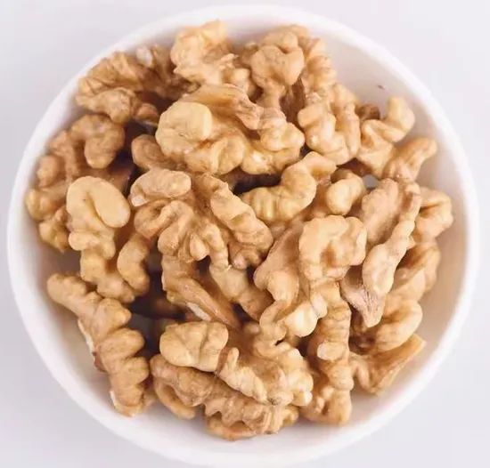 Xinjiang Origin Walnut Kernels Extra Light and Amber Walnut Kernels - Image 3
