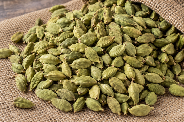 Green Cardamom Pods – Dried Whole Cardamom for Wholesale & Export - Image 2