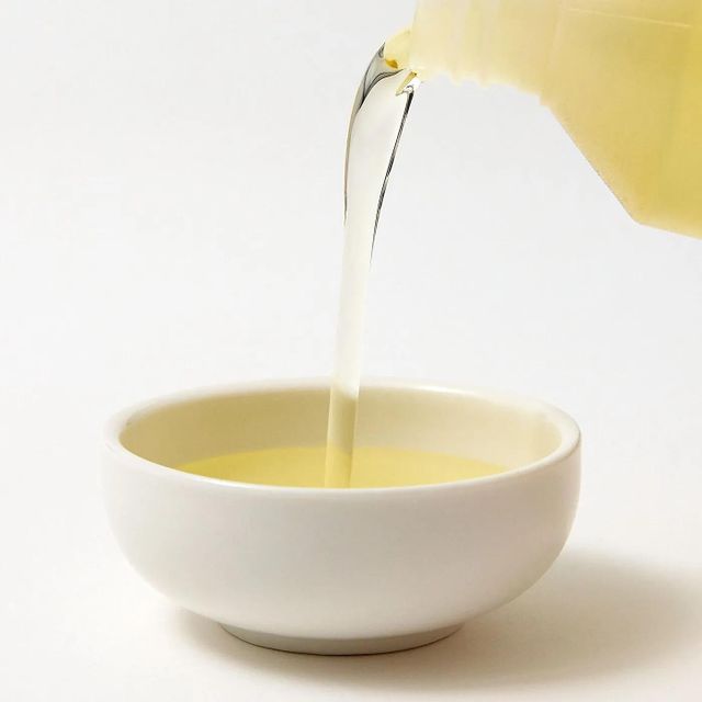 Rice Bran Oil With Low Saturated Fat Rice Bran Oil Ideal For Industrial Cooking And Food Processing - Image 1