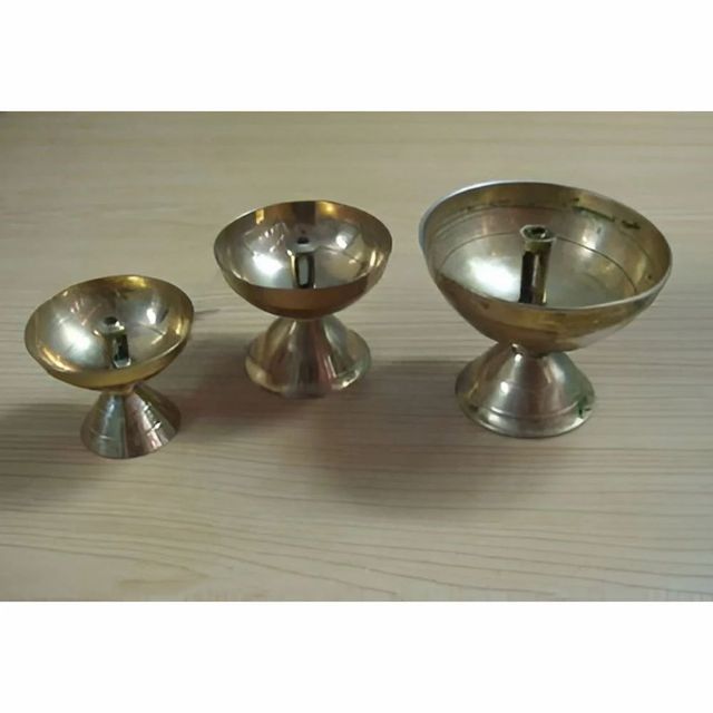 Brass Kuber Diya (1 Wick) Weight 70 gm Style Antique Material Brass Type Kuber Diya Diya Shape Round Occasion Festivals Finish Type - Image 1
