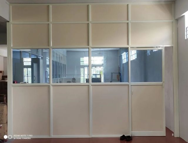 White Aluminum Glass Partition Color White Height 10 Feet Frame Thickness 12 mm Design Type Customized Glass Type Laminated - Image 5