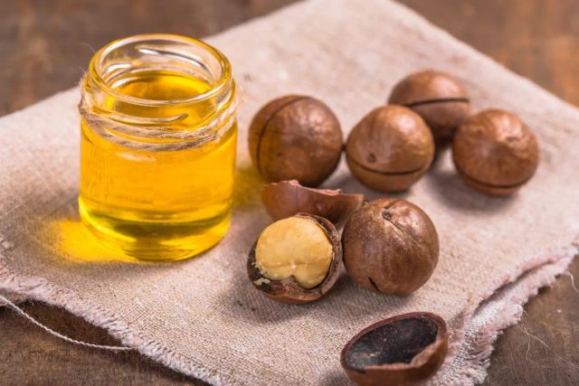 Refined Macadamia Oil Suitable For Salad Dressings Cooking And Beauty Applications Natural Source Of Essential Fatty Acids And Nourishment - Image 1