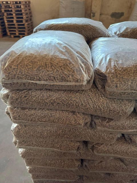 High Quality 6mm Diameter Natural Pine Oak Wood Pellets Firewood Briquette Shape Wholesome Biomass Burner Powders - Image 2