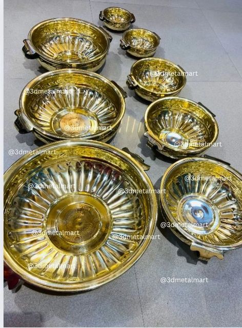 Round Polished Brass Urli Shape round Design round Color GOLDEN Capacity 700ml Finish Polished Brand 3dmetalmart Material Brass, - Image 2