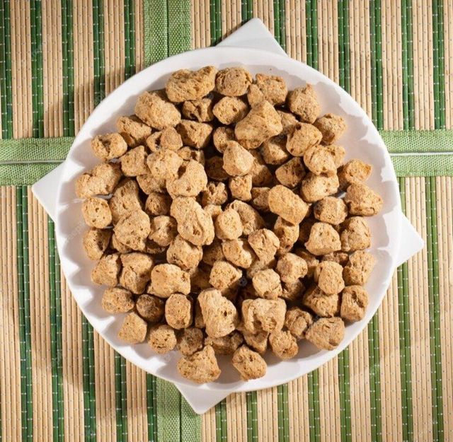Bulk Supply Tvp Textured Soy Protein Soya Chunks for Vegan Meat - Image 3