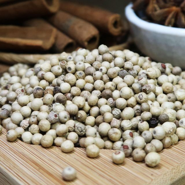 Natural Cleaned White Pepper Whole Spice For Global Spice Trade And Industrial Food Processing White Pepper Rich Natural Flavor - Image 2