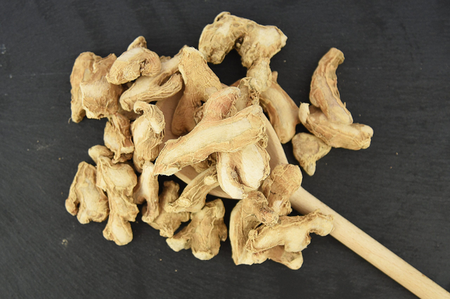 Top grade dried ginger bulk supply premium ginger export quality - Image 1