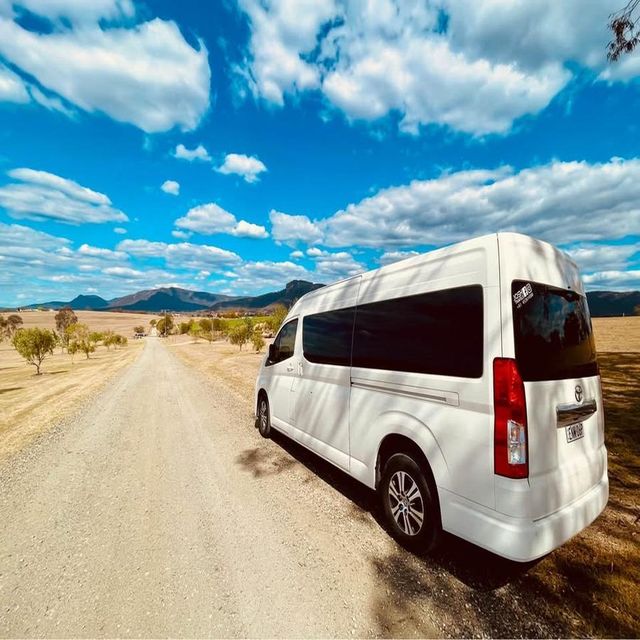 Authentic 2022 Hiace Left Hand Drive Diesel Van Manual Transmission Euro 4 Emission Standard 11-20 Seats - Image 2