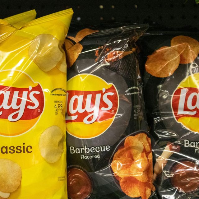 Lay's Potatoes Chips Salted 75g, 150, all flavors available at best Price - Image 3