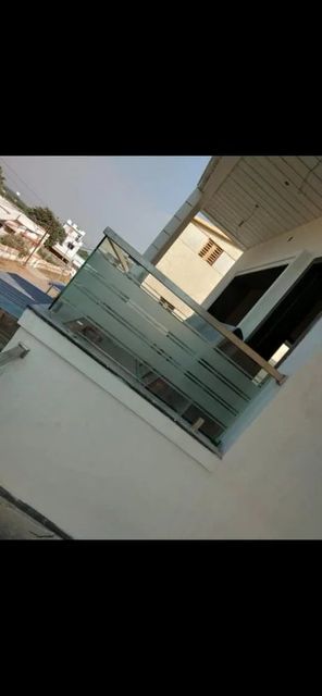 Silver 15mm Tempered Glass Railing Color Silver Design Panel Thickness 15mm Position Balcony Railing Height 2 Feet Material Tempered - Image 4