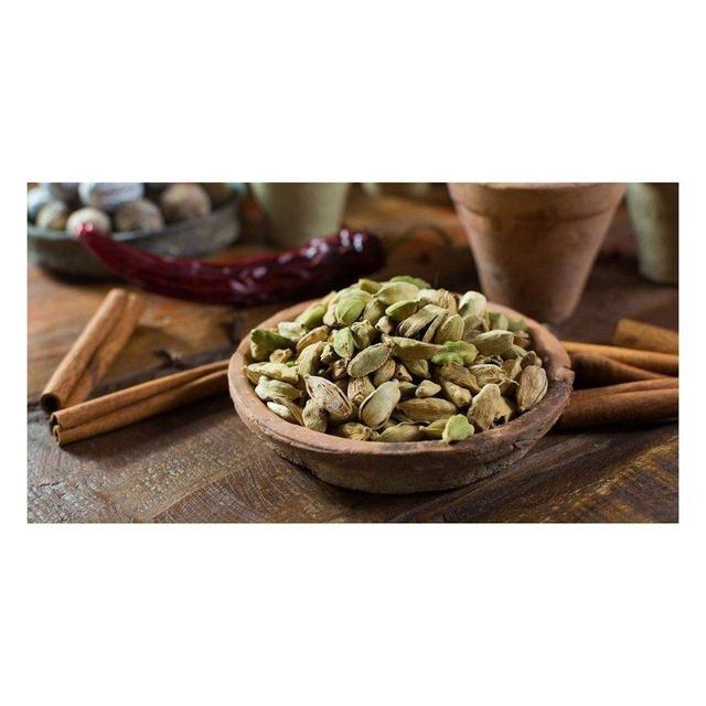 fresh green elaichi cardamom pods for baking desserts sweets chai tea cooking and herbal use with rich aroma natural flavor long shelf stability and carefully sealed packaging - Image 4