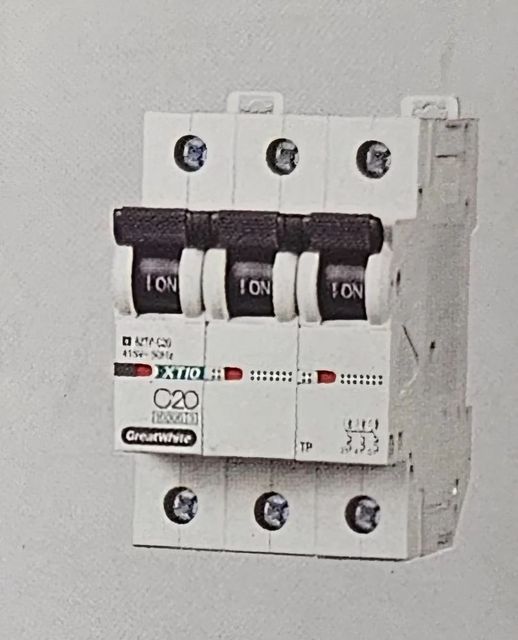 40A TP MCB C SERIES GREATWHITE Rated current 40 A CATLOG NO 62TP-C40 PAKING IN BOX 4 NOS Ampere Rating 40 Amp Mid-trip Function - Image 1
