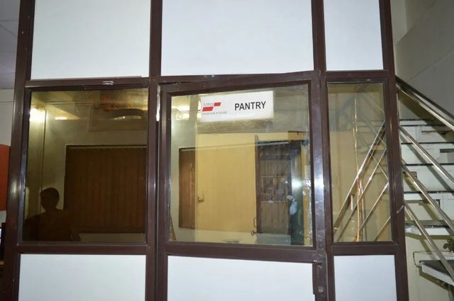 Aluminium Partition Work Size / Details Customized Price Range Rs. 175-190/- Material Aluminum and partition - Image 4