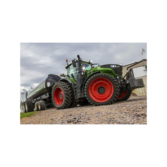 Fendt 1050 Vario with four wheel drive delivered for large scale agricultural operations - Image 5