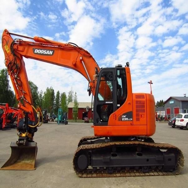 Excavators for construction and infrastructure development with high performance diesel engine advanced hydraulic system durable boom and arm strong bucket capacity efficient fuel usage and reliable operation for long working hours in demanding job sites - Image 3