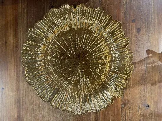 Elegant 33cm Gold Charger Plate Wavy Rim Used for Wedding Events - Image 3
