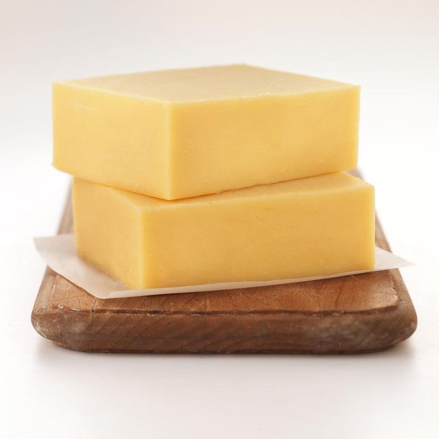 Natural Milk Based Cheddar cheese Slices Crafted For Retail Suppliers With Modern Chilled Storage Export Ready Food - Image 3